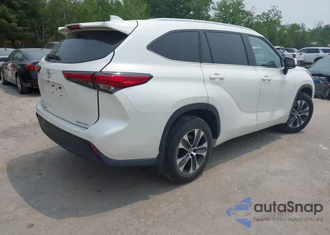 2021 Toyota Highlander Xle z USA, uszkodzony, nr VIN 5TDGZRBH4MS538876